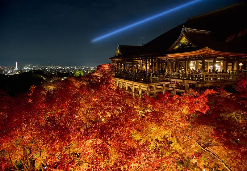 Kiyomizudera đêm thu